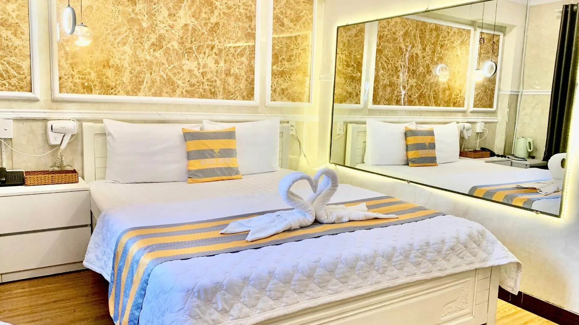Jewel Hotel Ho Chi Minh City 0*,  Vietnam